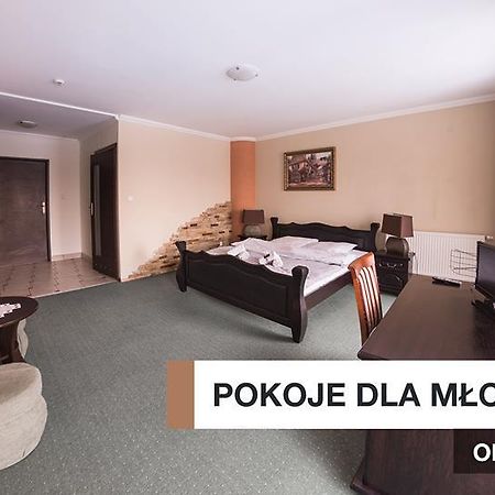 Stary Dwor Bed & Breakfast เชอวีซ ภายนอก รูปภาพ