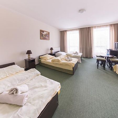 Stary Dwor Bed & Breakfast เชอวีซ ภายนอก รูปภาพ