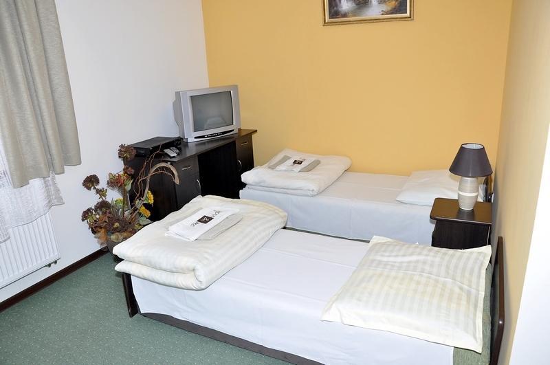 Stary Dwor Bed & Breakfast เชอวีซ ภายนอก รูปภาพ