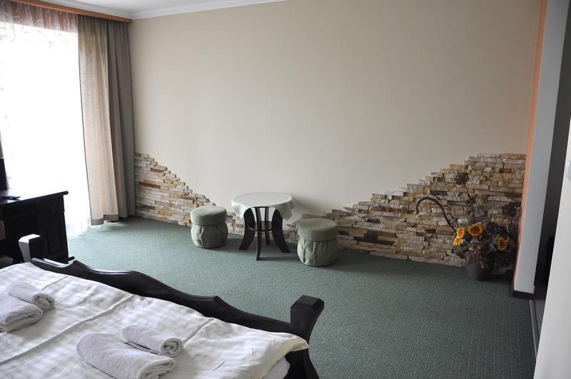 Stary Dwor Bed & Breakfast เชอวีซ ภายนอก รูปภาพ