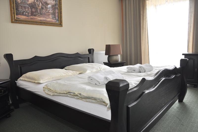 Stary Dwor Bed & Breakfast เชอวีซ ภายนอก รูปภาพ