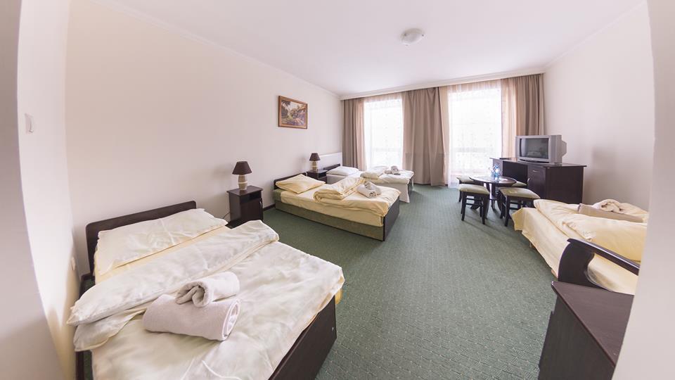 Stary Dwor Bed & Breakfast เชอวีซ ภายนอก รูปภาพ