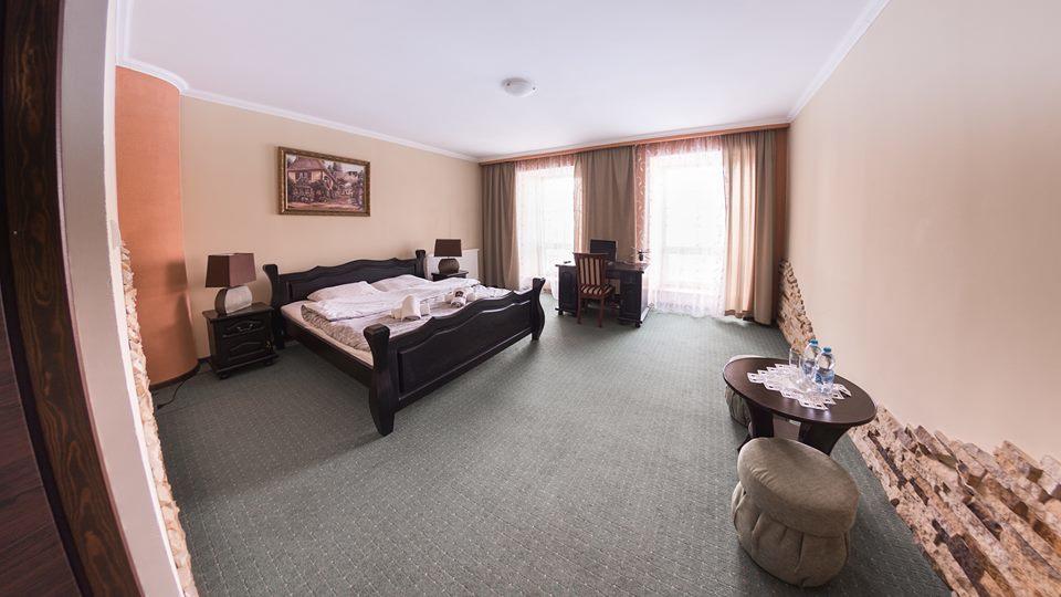 Stary Dwor Bed & Breakfast เชอวีซ ภายนอก รูปภาพ
